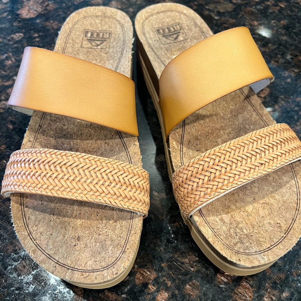 Like new REEF sandals! Worn once. Size 10!